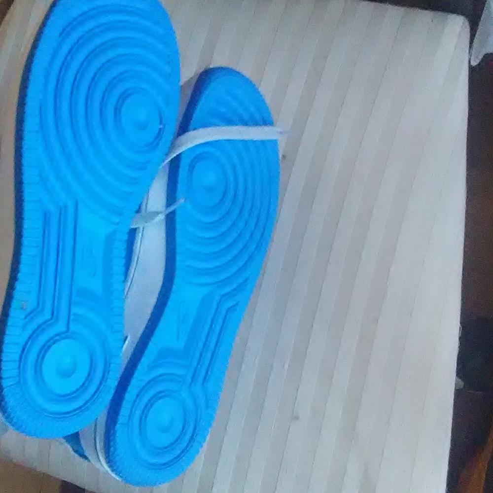 Sneaker - Picture 4 of 4